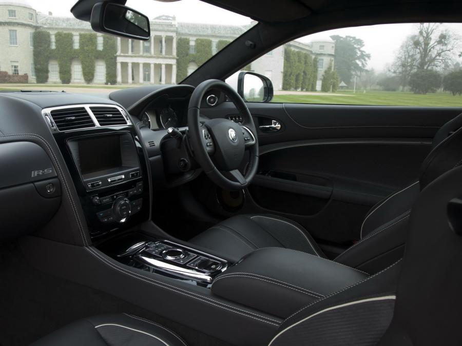  Jaguar XKR-S 2011 года  (UK) (фото 7 из 16)